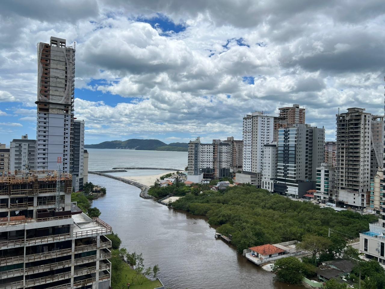 Apartamento com 3 quartos à venda em Meia Praia, Itapema/SC · PropWase