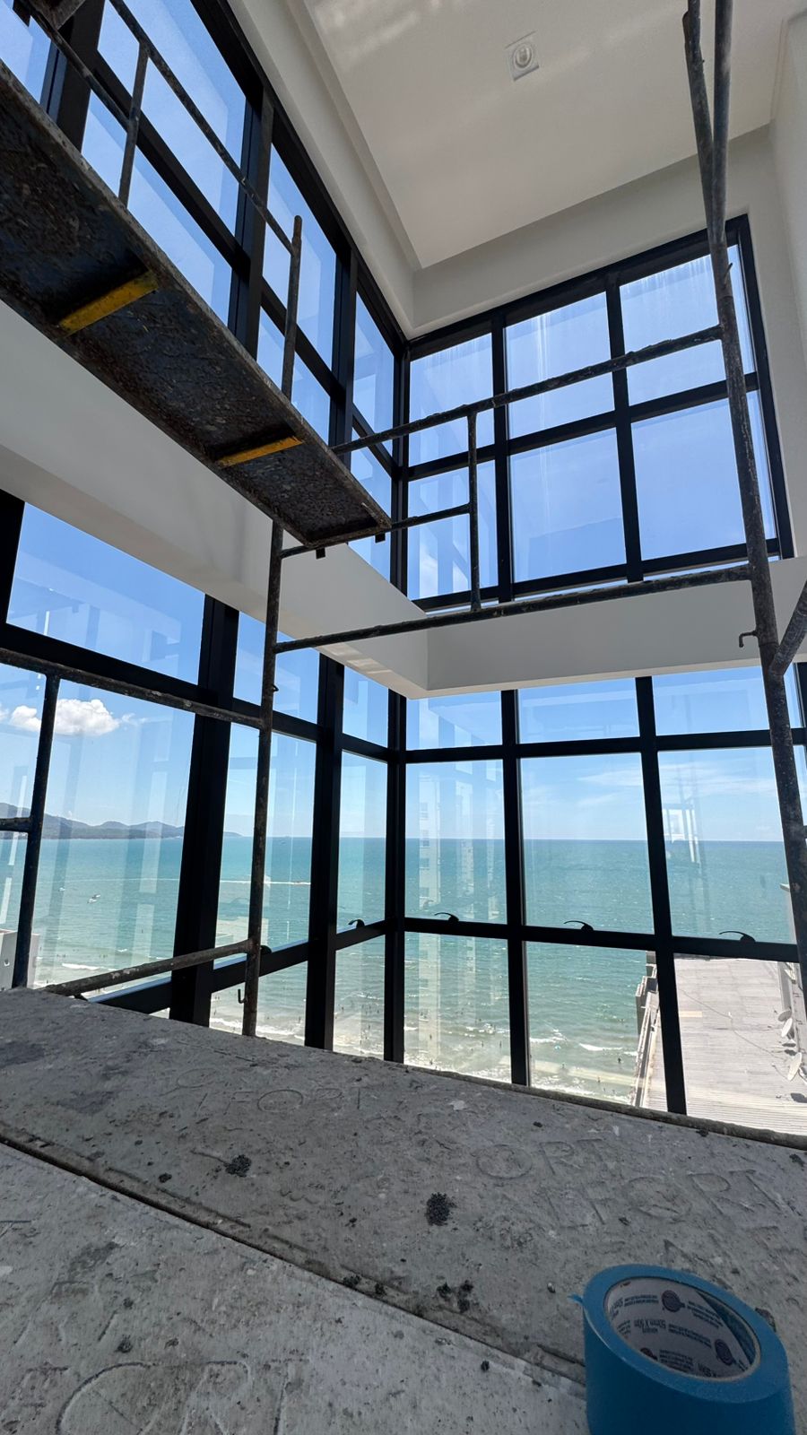 Duplex com 4 quartos à venda em meia praia , Itapema/SC · PropWase