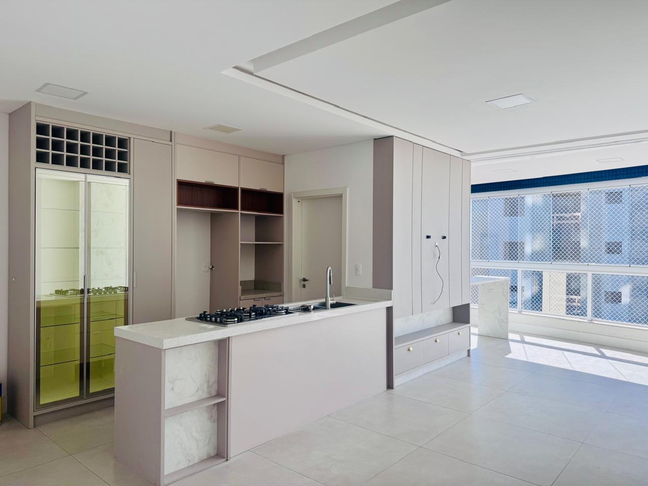 Apartamento com 3 quartos à venda em Meia Praia, Itapema/SC · PropWase